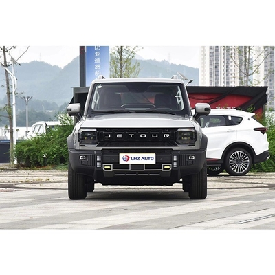 5석 AWD와 LED 헤드라이트를 탑재한 최첨단 오프로드 동반자
