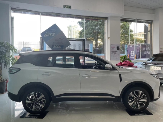 9 CHERY Tiggo 7Plus의 앞변 및 어두운 실내 색상
