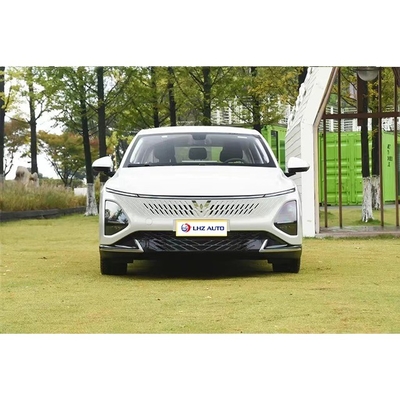 2024 웅링 싱구앙 하이브리드 세단 장거리 PHEV 기술을 갖춘 클래식한 5석 차