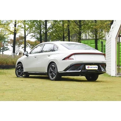 2024 웅링 싱구앙 하이브리드 세단 장거리 PHEV 기술을 갖춘 클래식한 5석 차