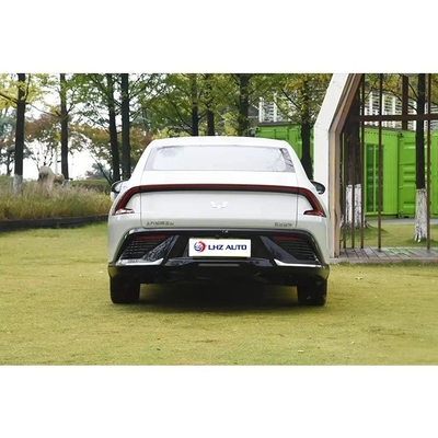 2024 웅링 싱구앙 하이브리드 세단 장거리 PHEV 기술을 갖춘 클래식한 5석 차