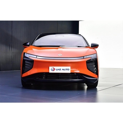 최고속도 200km/h, 5석 수용력 히피 X 미래의 메카 전사