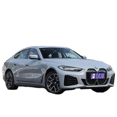 BMW i4는 ABS가 장착된 에너지 고급 성능 차량으로 구매자들에게 큰 인기를 끌고 있습니다.