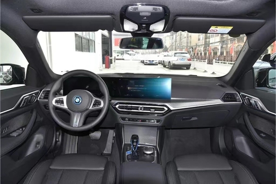 BMW i4는 ABS가 장착된 에너지 고급 성능 차량으로 구매자들에게 큰 인기를 끌고 있습니다.